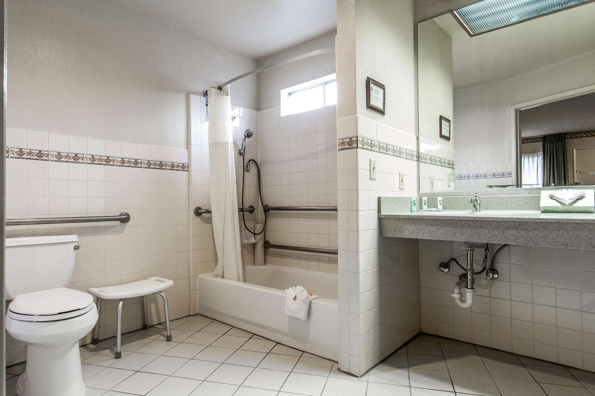 Quality & Silicon Valley Hotel 3*